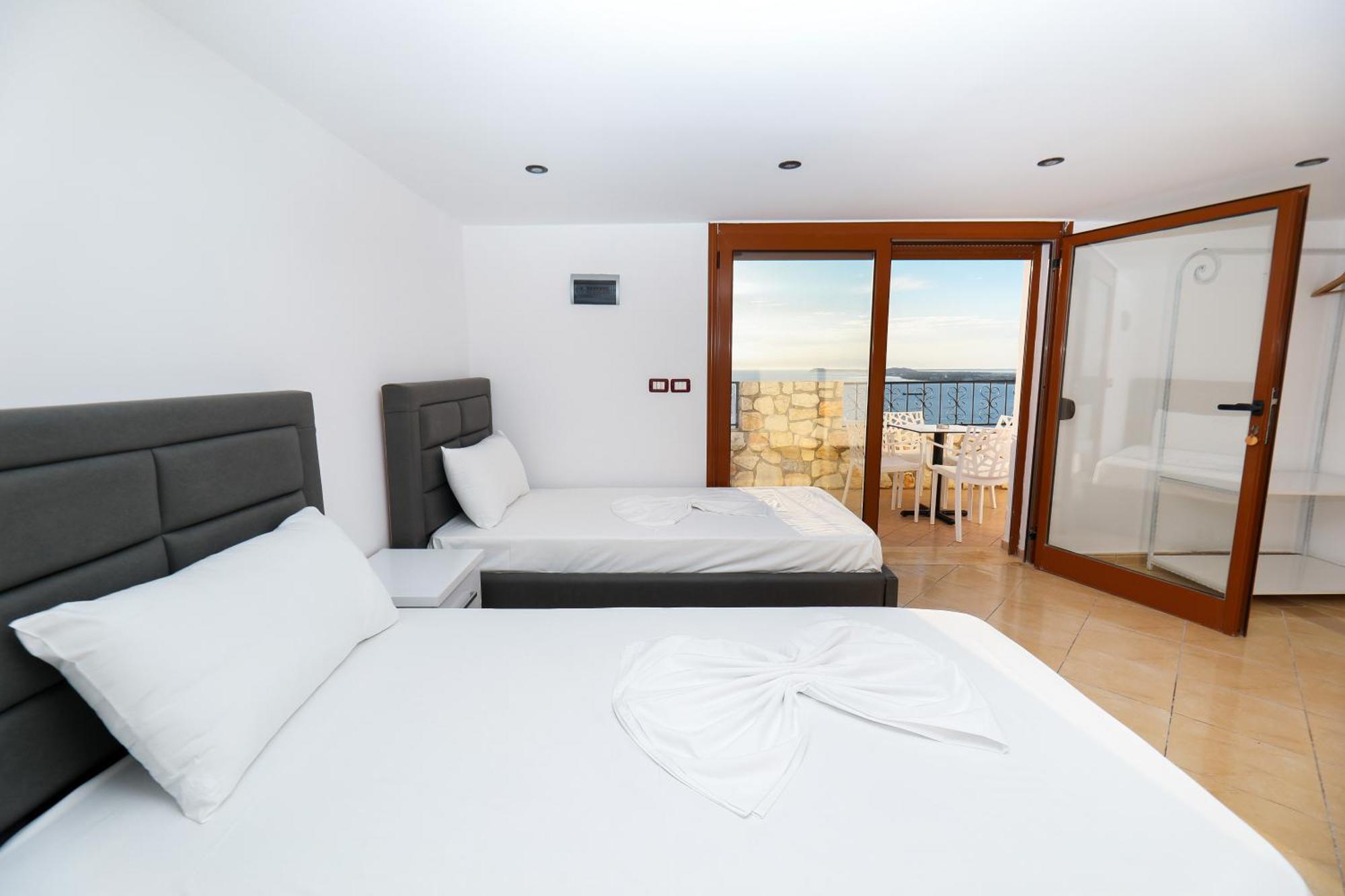 Vila Dena Vlore Bagian luar foto
